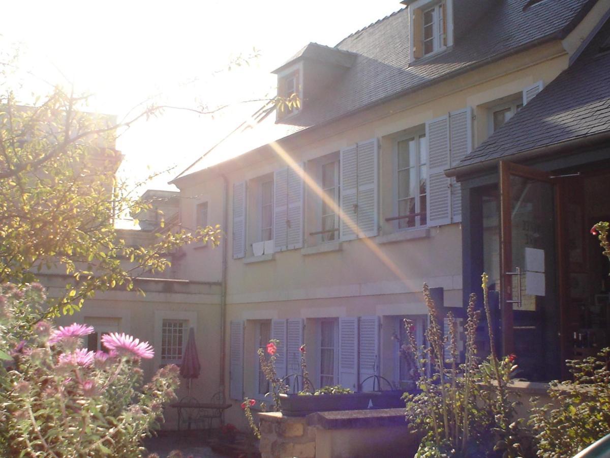 Location A Coucy Le Chateau Exterior foto